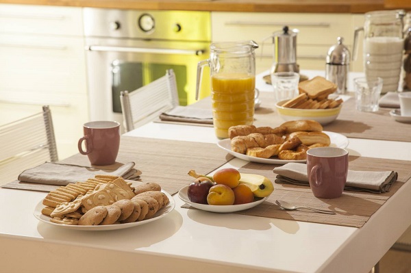 petit déjeuner servi en chambre d'hôtes